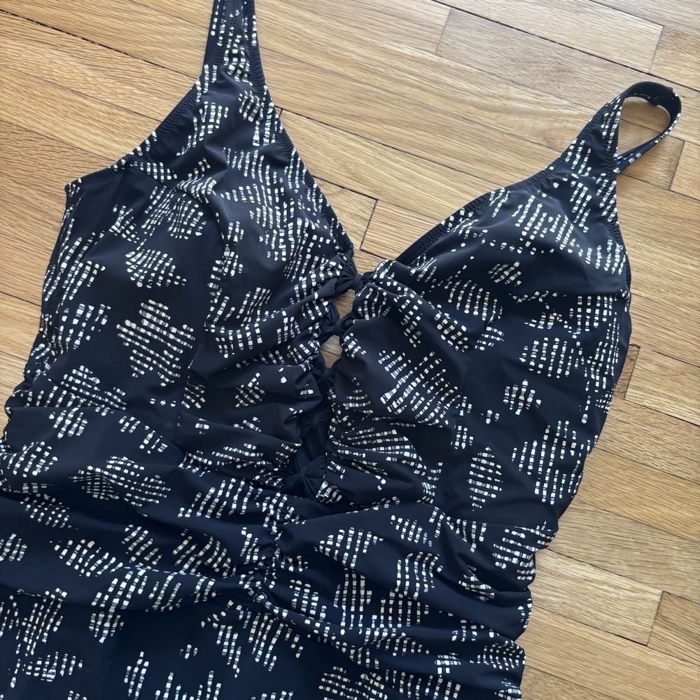 Profile by Gottex Black White One Piece Swimsuit 16 Ruching Floral Minimizing